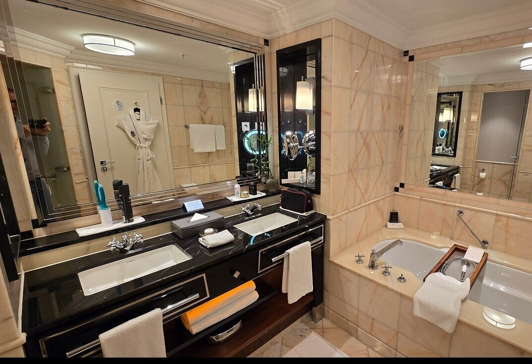 柏灵丽思卡尔顿酒店主图