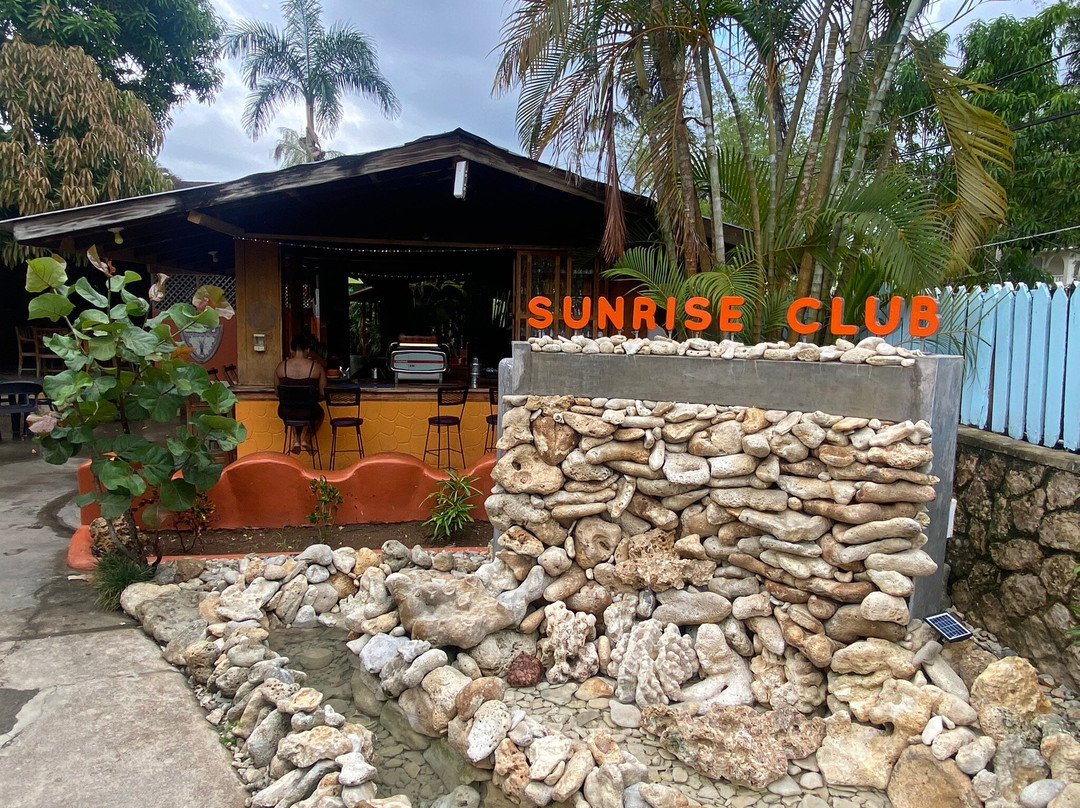 内格里尔日出俱乐部酒店主图