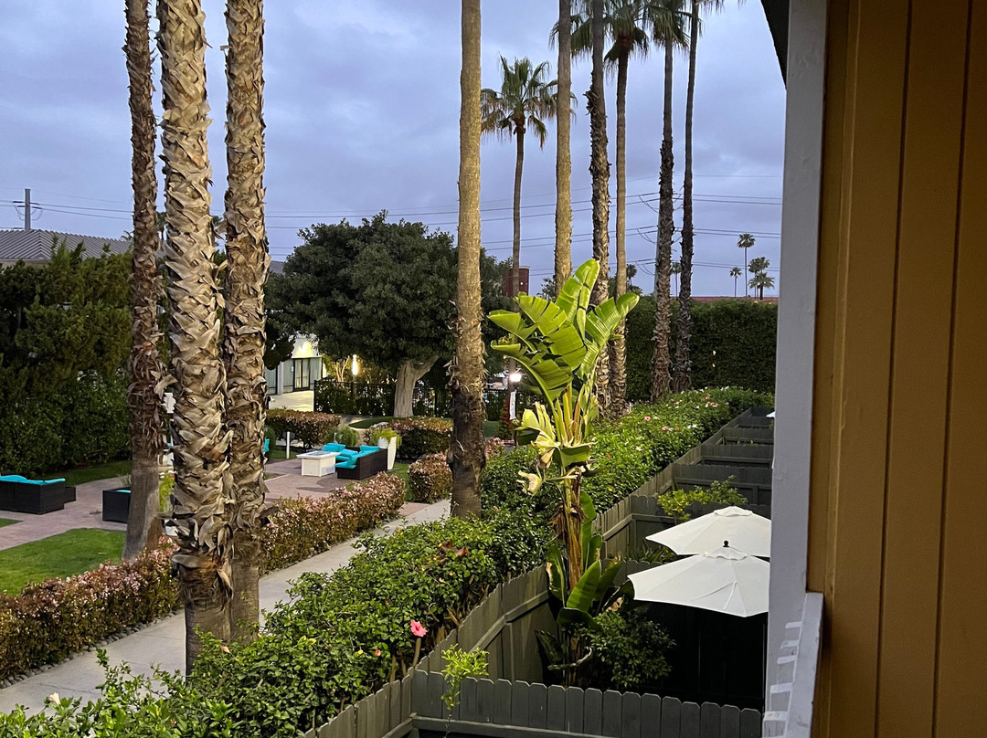 阿纳海姆广场套房酒店主图