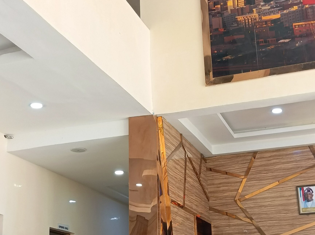 Springhill Hotel & Suites