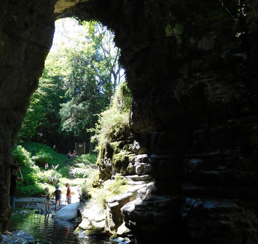 Casa delle Grotte di Ara-Grignasco必去景点