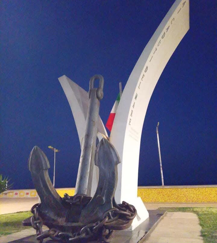 Monumento Ai Caduti Del Mare-Catanzaro Lido必去景点