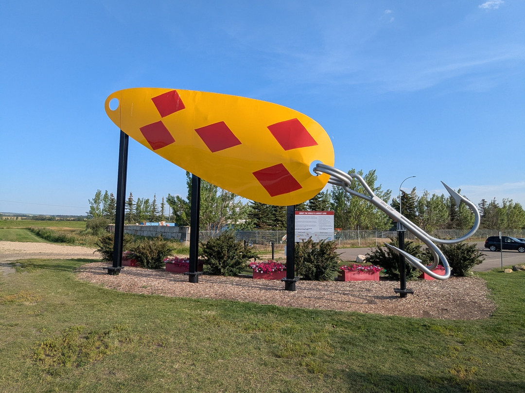 Worlds Largest Fishing Lure-拉孔布必去景点