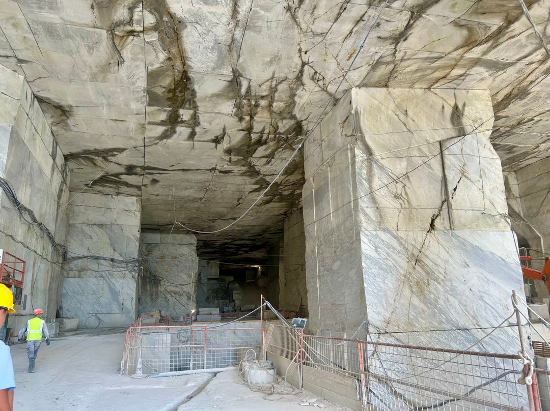 Cave Di Marmo Di Levigliani