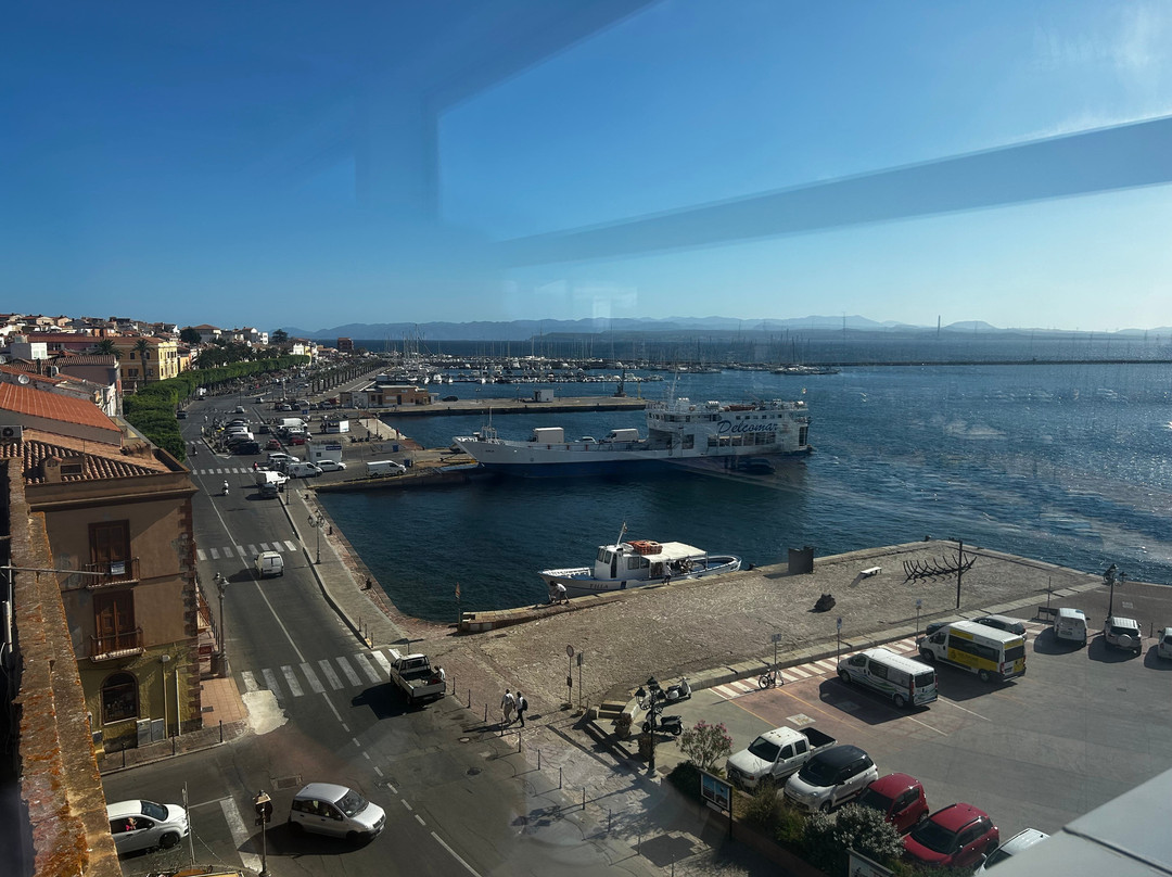 里维埃拉酒店主图