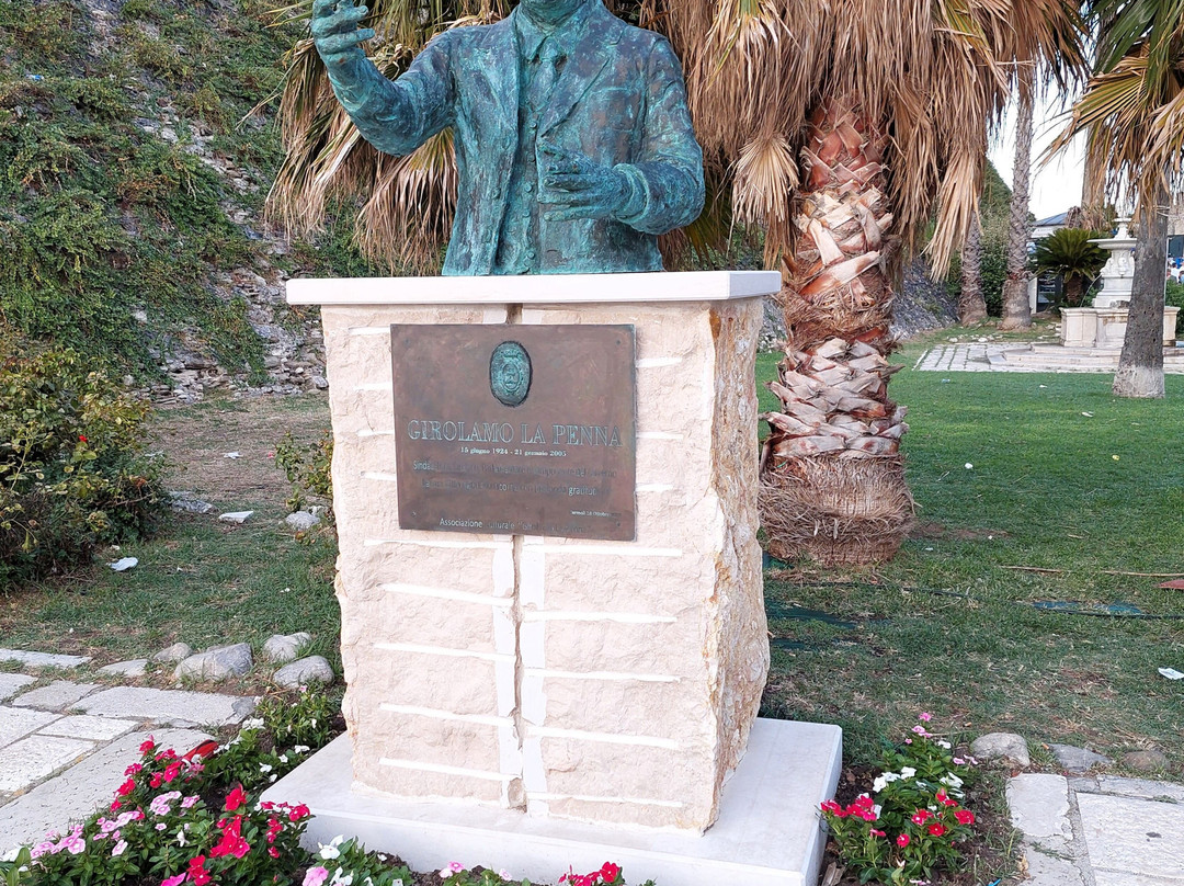 Monumento A Girolamo La Penna-Termoli必去景点