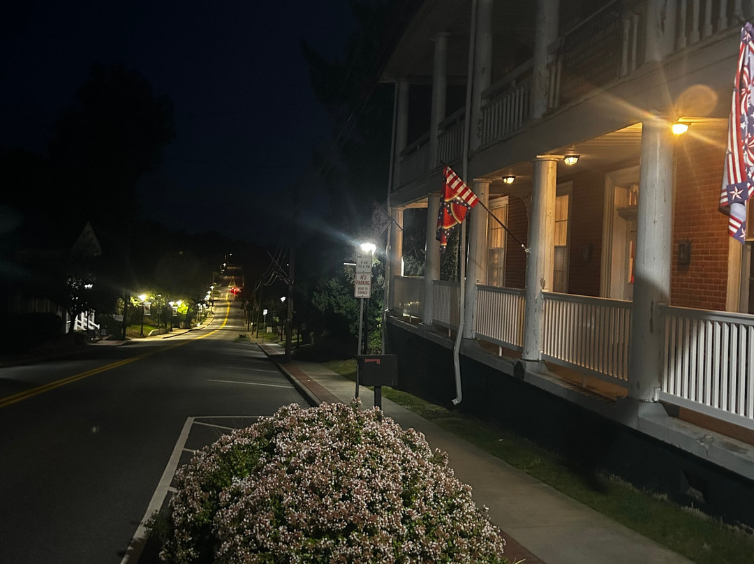 Lafayette Inn and Restaurant主图