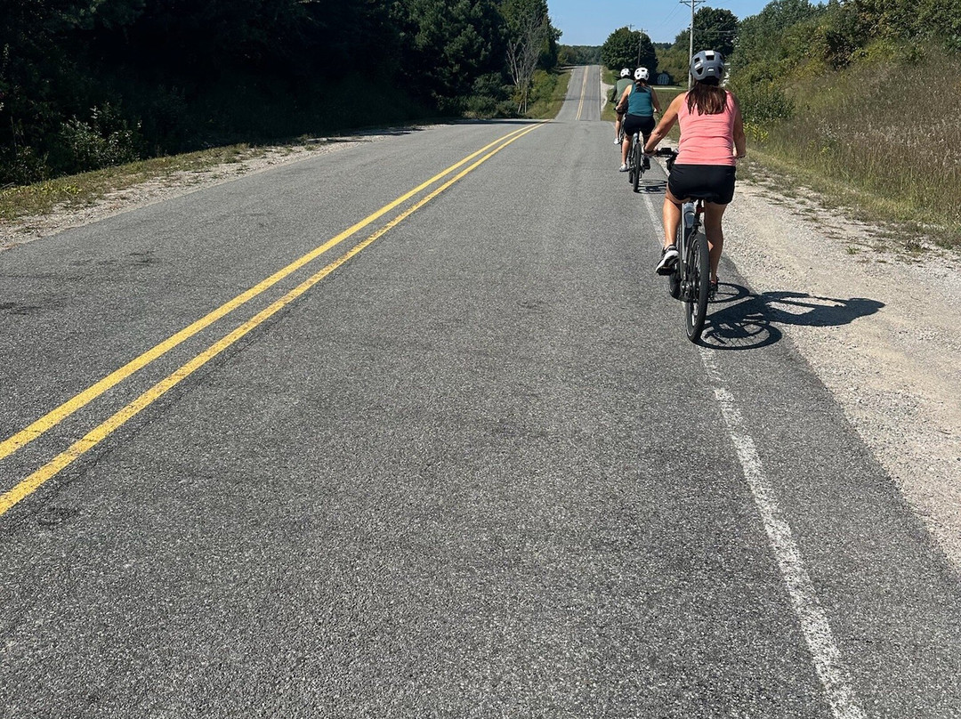 Grand Traverse Bike Tours-Suttons Bay必去景点