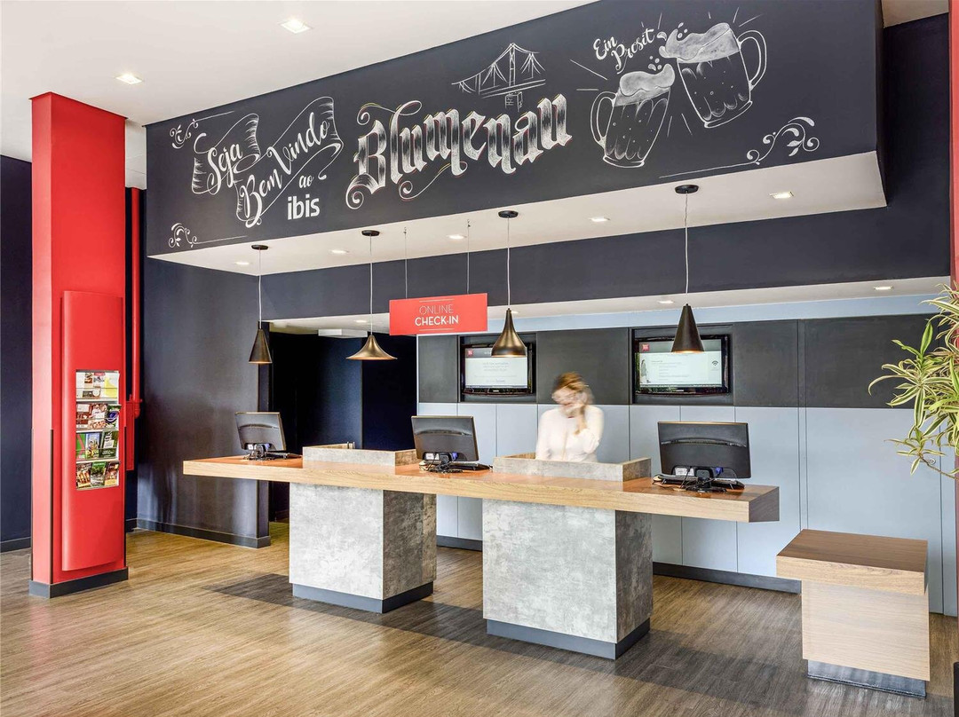 宜必思布卢梅瑙酒店