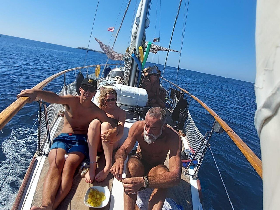 Katerina Sailing-Adamas必去景点