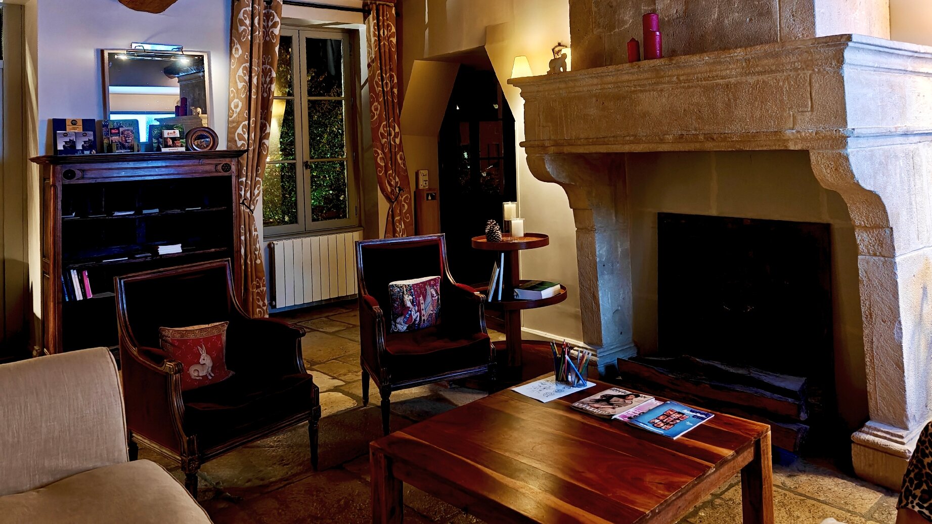 Hostellerie de la Tour d'Auxois-官方