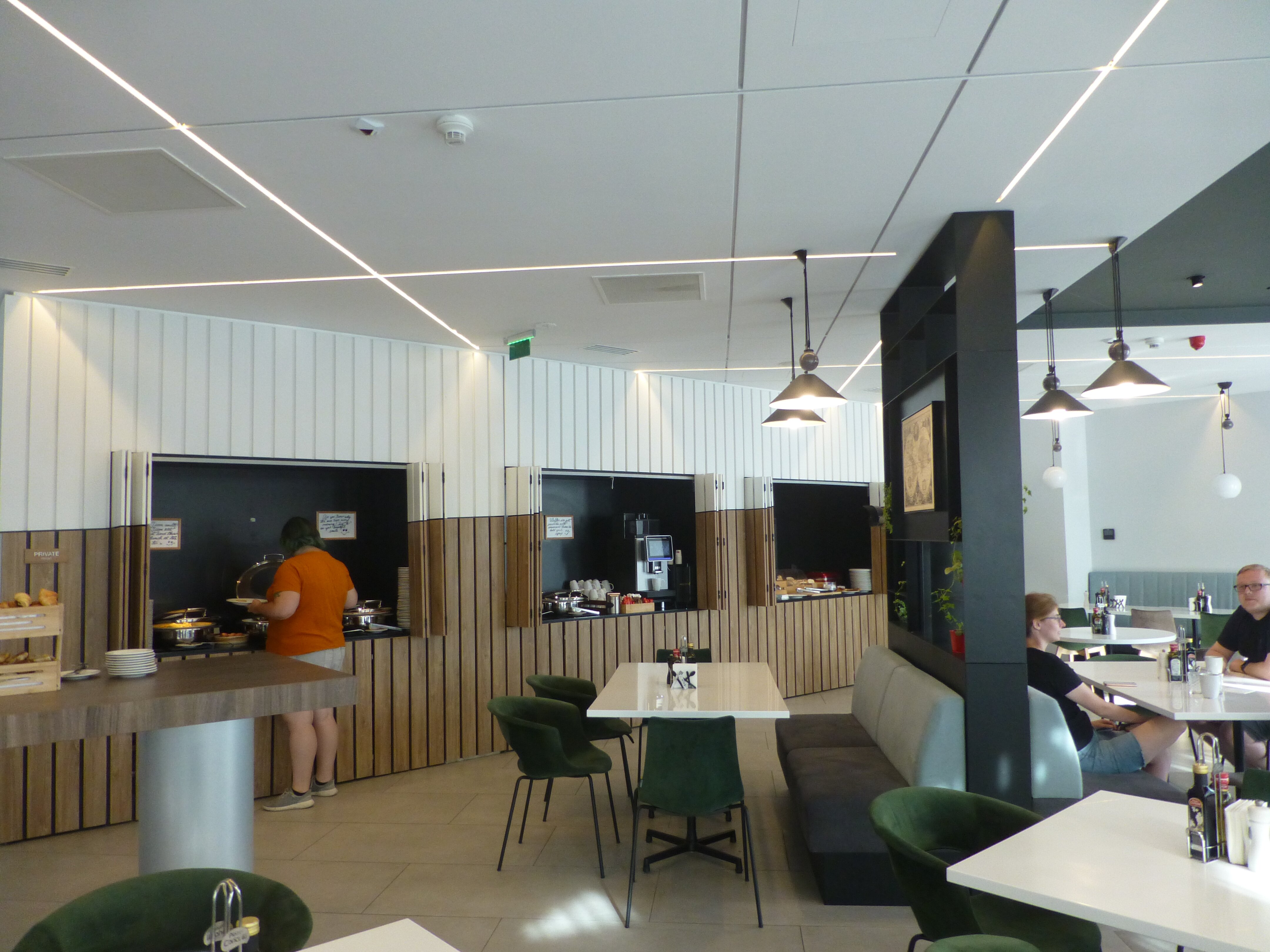 Hilton Garden Inn Bucharest Airport-浴室
