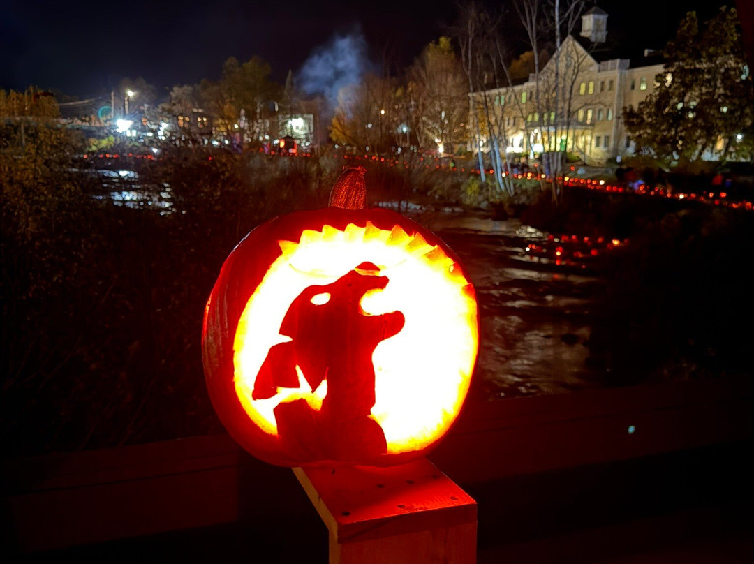 Riverwalk Covered Bridge-Littleton必去景点