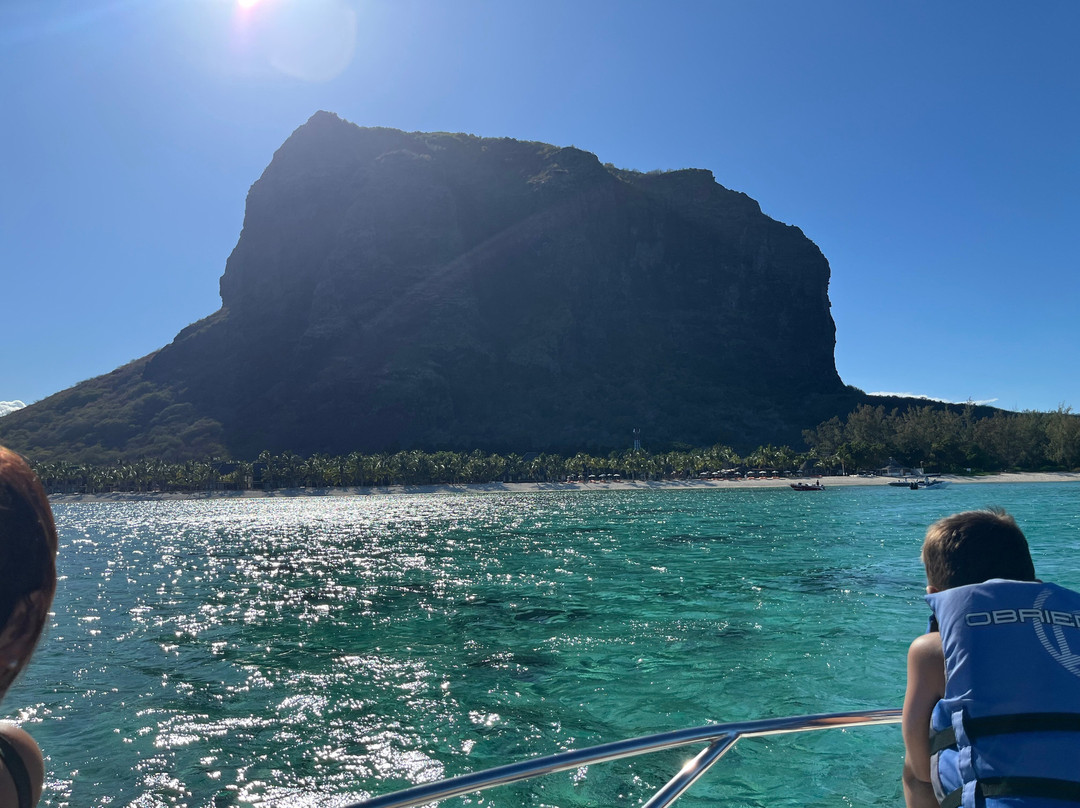 Vitamin Sea™-Black River必去景点