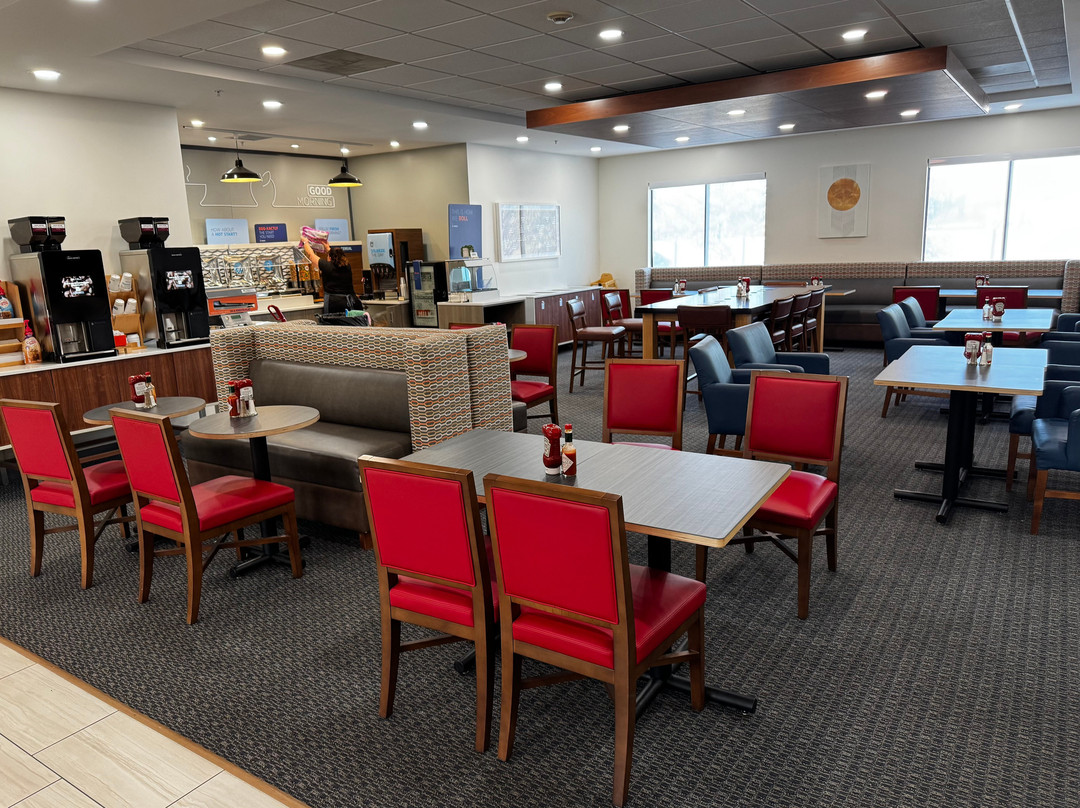 Holiday Inn Express & Suites Coralville by IHG主图