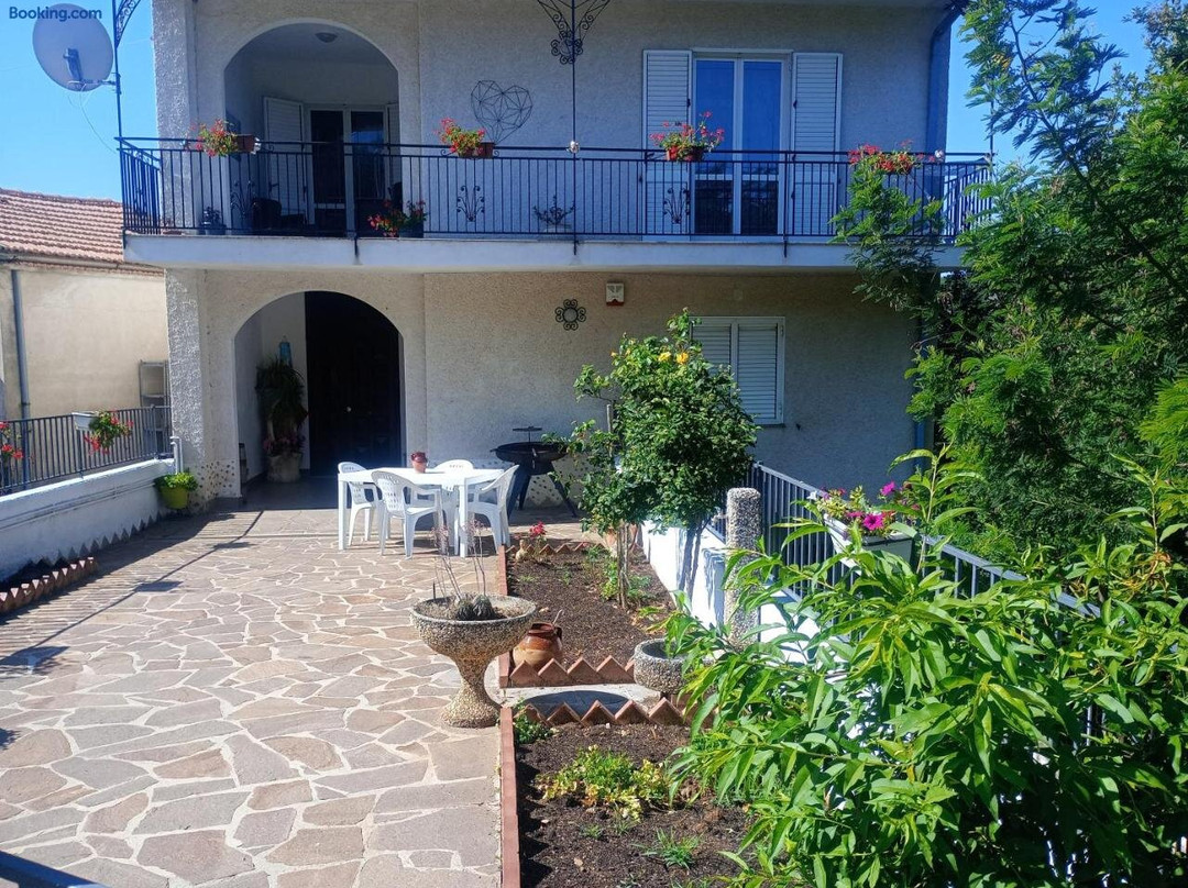 B&B Yasmir Home