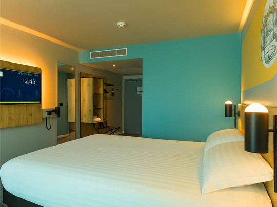 华美达沃灵顿酒店主图