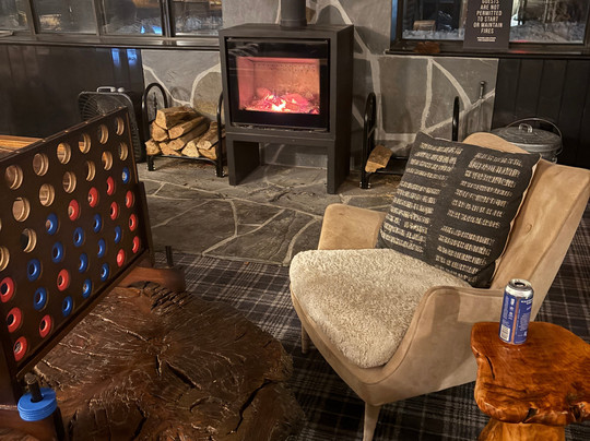 Hunter Lodge, a Bluebird by Lark主图