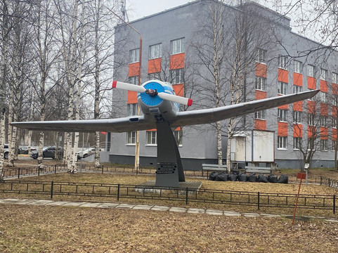 Monument to Plane YAK-18T-阿尔汉格尔斯克必去景点