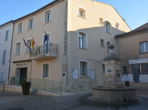 Les Fontaines Et Jardins-格雷乌莱班必去景点