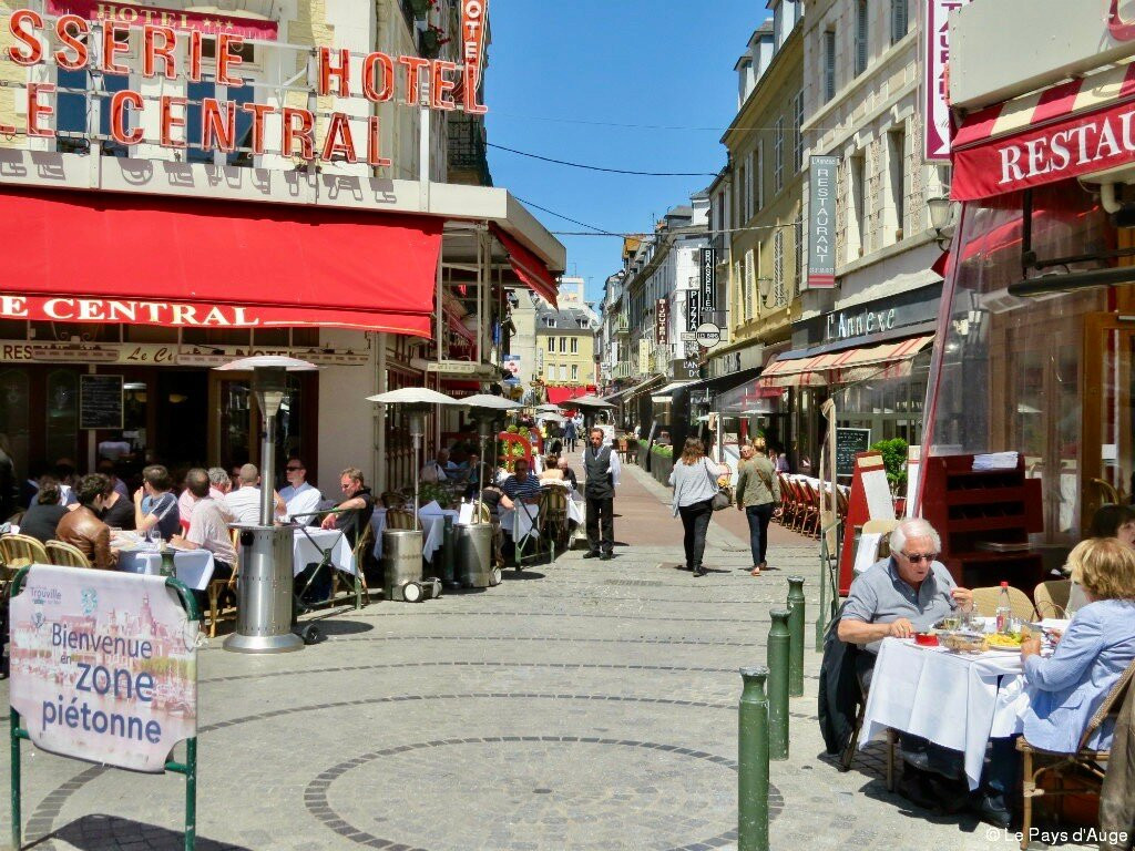 La Rue Des Bains-特鲁维尔海滨城必去景点