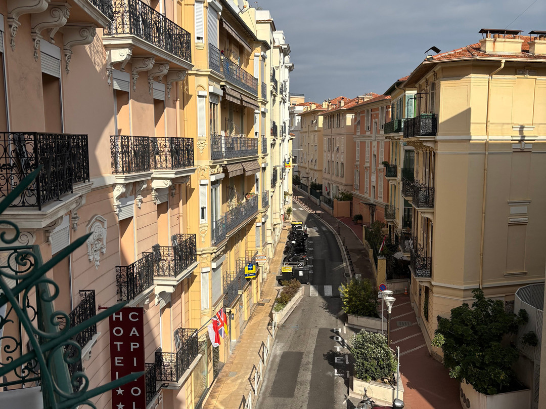 奥林匹亚酒店主图