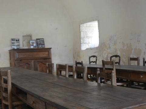 Abbaye de Saint-Hilaire-Menerbes必去景点