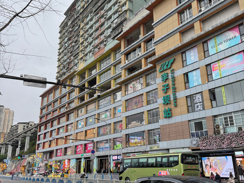 李子坝站-重庆市必去景点