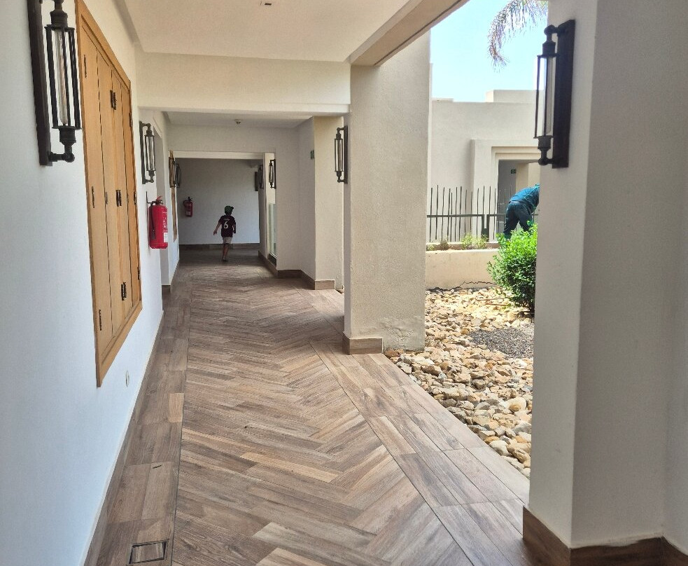 堤基达塔哈佐特悦宜湾奢享酒店主图