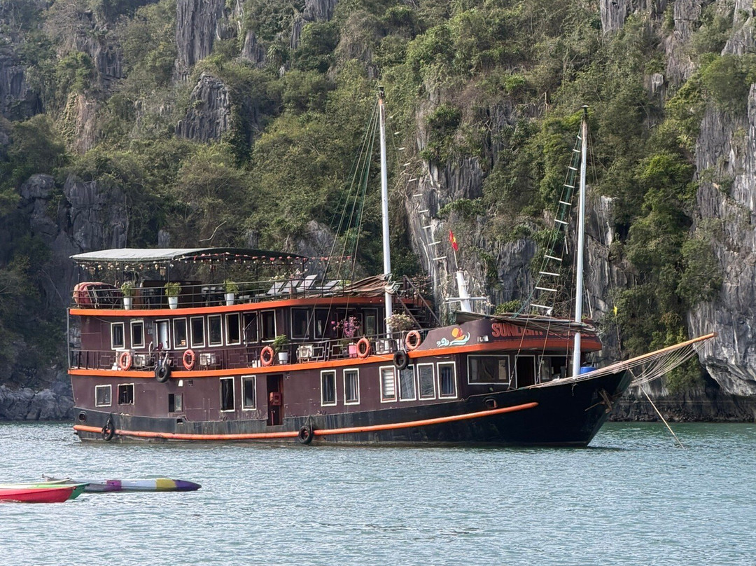 Cat Ba Ocean Cruises-广宁省必去景点