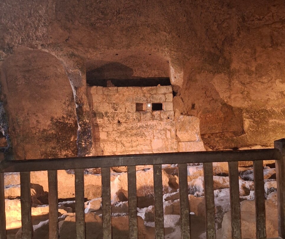 Monolithic Church of Saint-Jean of Aubeterre-Aubeterre-sur-Dronne必去景点