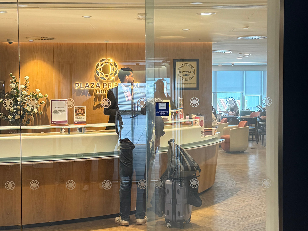 Plaza Premium Lounge Heathrow T5 Departures-伦敦必去景点