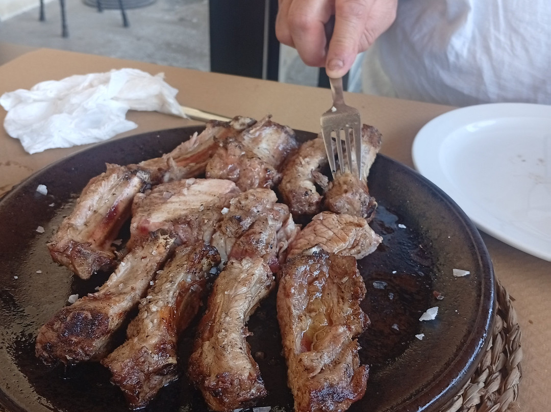 皮涅拉复合式酒店主图