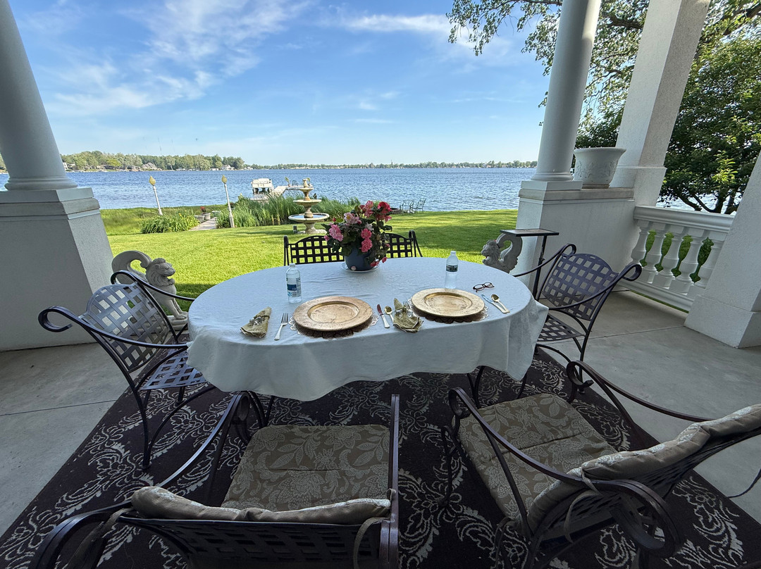 The Blue Heron Guest House on Winona Lake Indiana主图