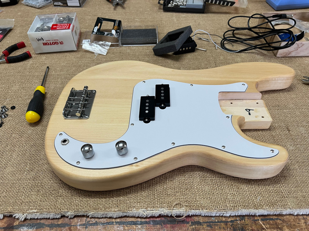 Wildwood Instruments - Guitar Making Courses & Art Gallery-戴尔斯福特必去景点