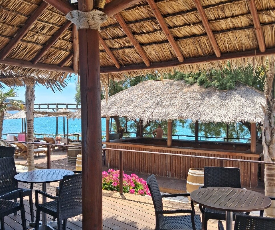 Pefkoulia Beach-Tsoukaladhes必去景点