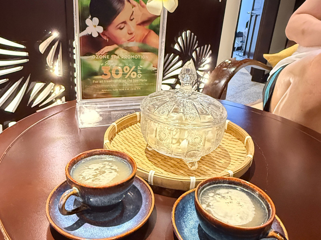 小河滨豪华水疗酒店主图