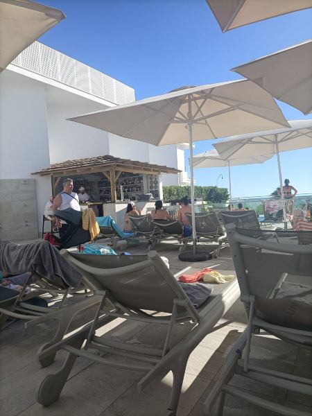 阿加罗酒店-旅行者