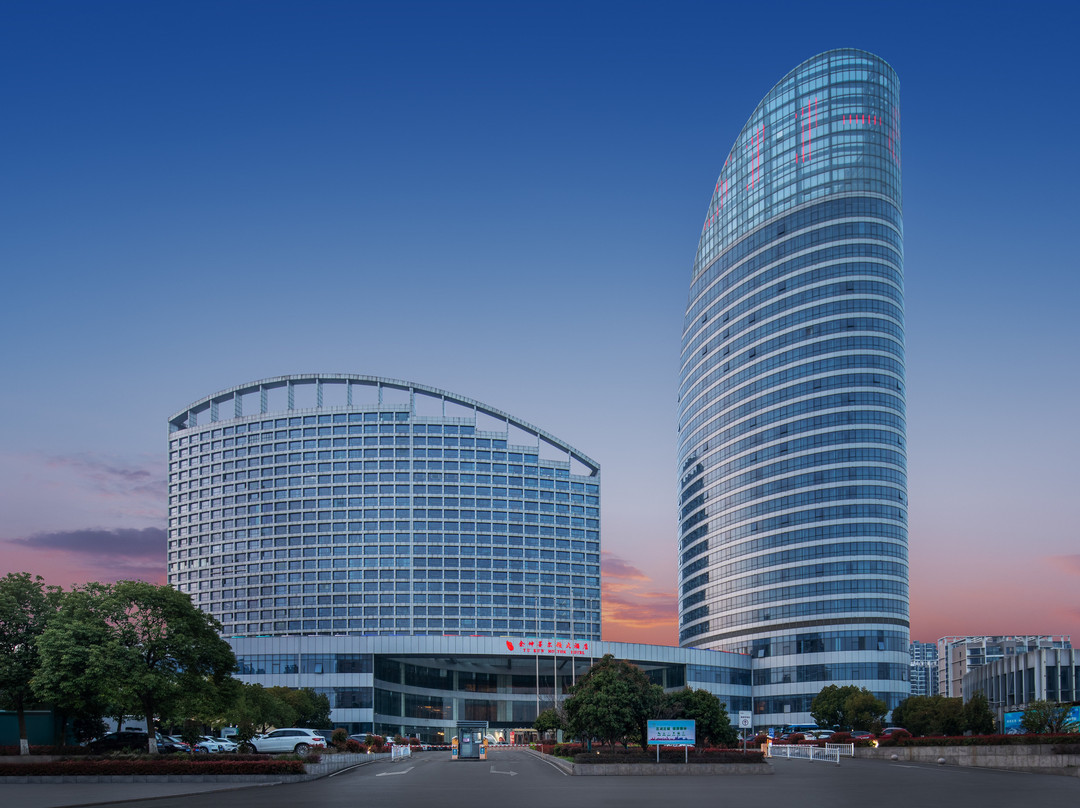 句容余坤墨尔顿大酒店