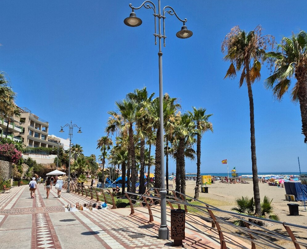 Playa de la Carihuela-托雷莫里诺斯必去景点