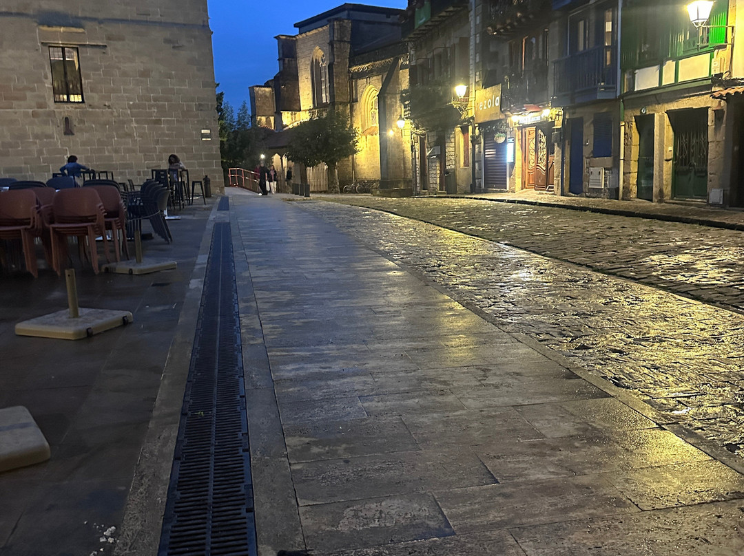 宏达瑞比亚旅馆主图