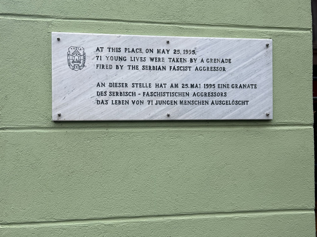 Tuzla Massacre Memorial - Kapija-图兹拉必去景点
