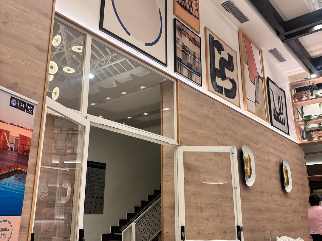 H10萨鲁皇宫酒店主图