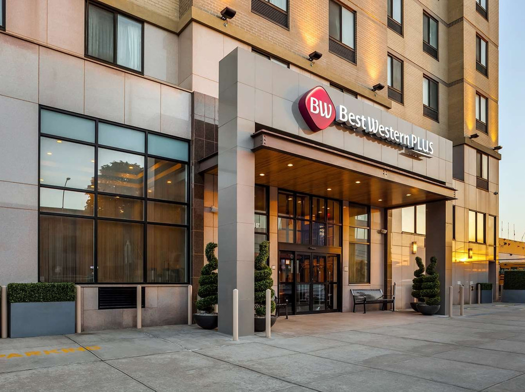 贝斯特韦斯特广场酒店主图