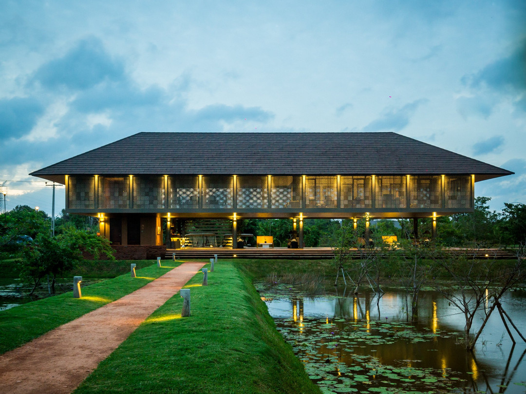 锡吉里亚水上花园酒店