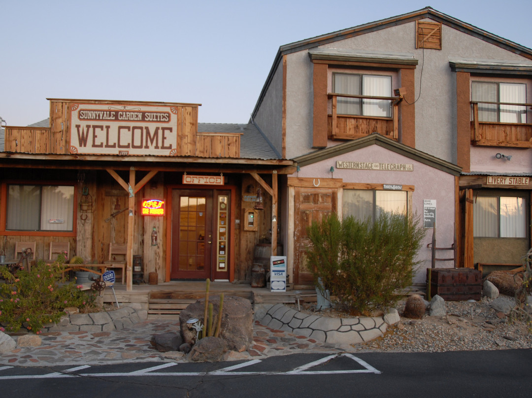 二十九棕榈村酒店住宿-Sunnyvale Garden Suites Hotel - Joshua Tree National Park