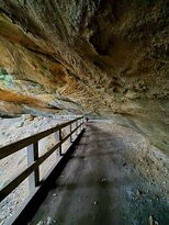 Whispering Cave Trail景点图片