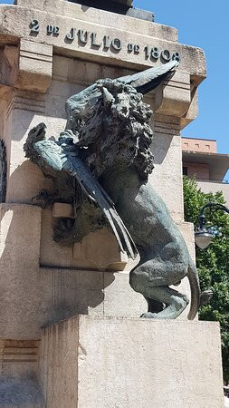 Monumento a Agustina de Aragon-萨拉戈萨省必去景点