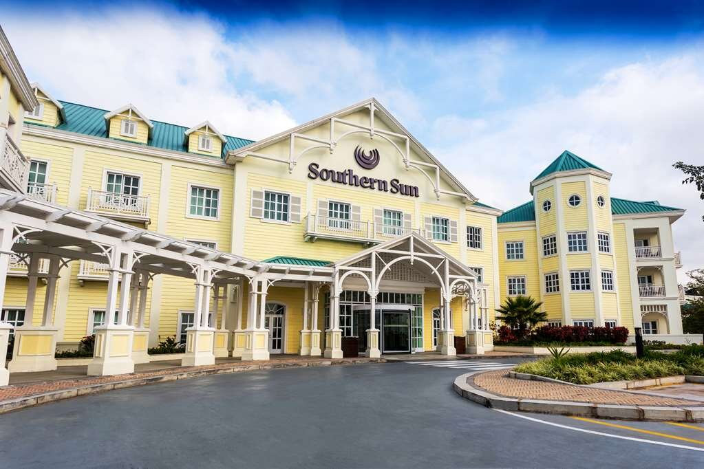 Hemingways Hotel主图