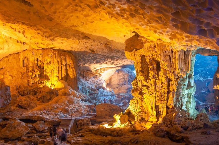 下龙湾旅游景点-Sung Sot Cave
